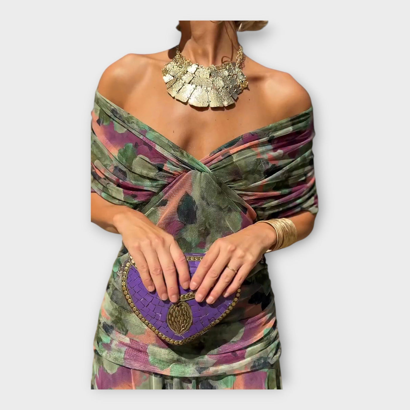 Αέρινο Φόρεμα με Εντυπωσιακή Λαιμόκοψη